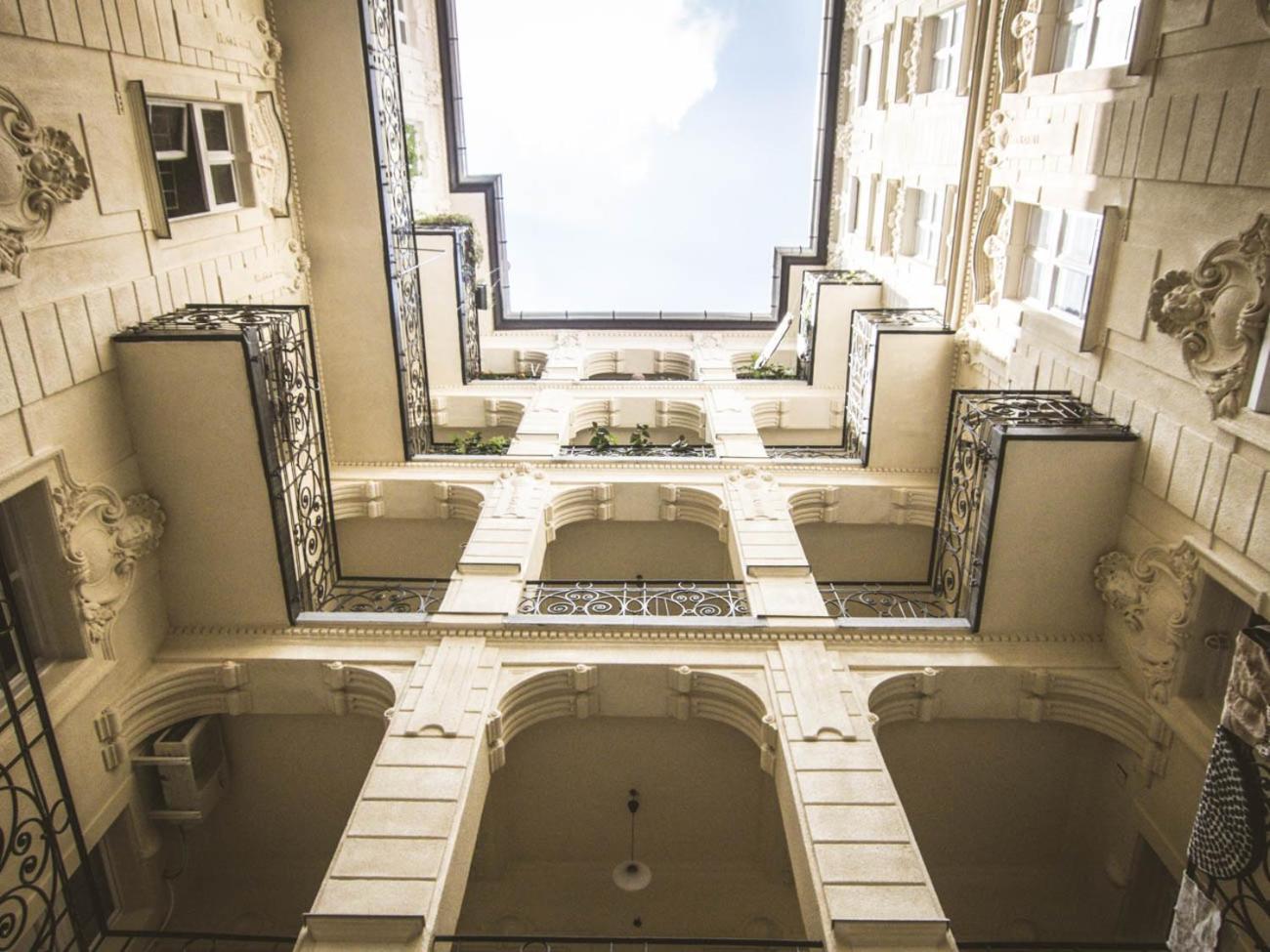 Goldcentral Apartment Akacfa Budapest Exterior foto